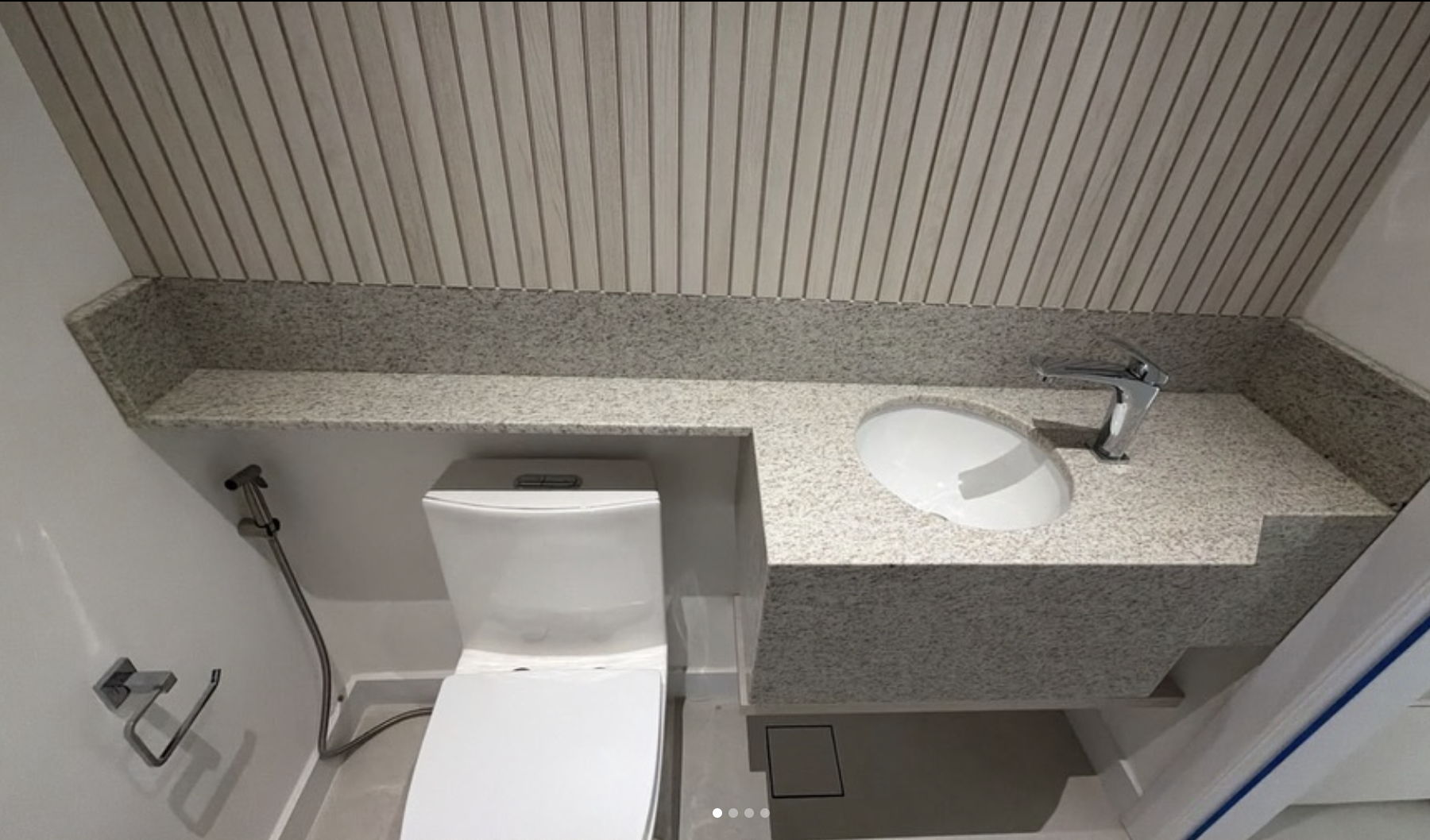 Lavabo com bancada em granito claro - projeto Cia do Mármore