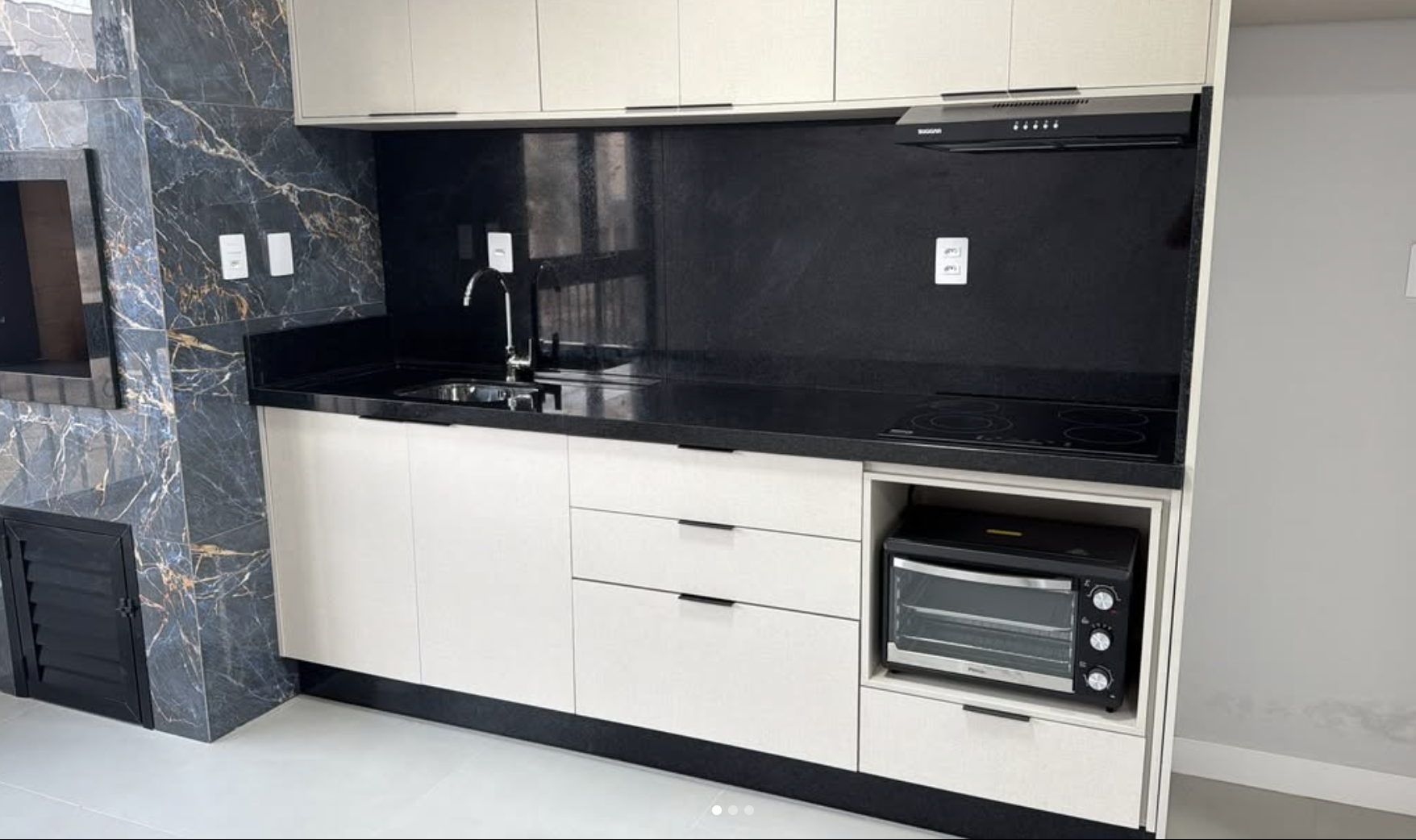 Área gourmet com bancada em granito preto - projeto Cia do Mármore